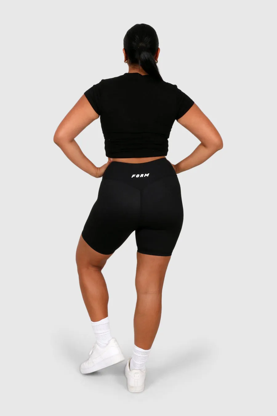 FORM BASE SHORT BLACK