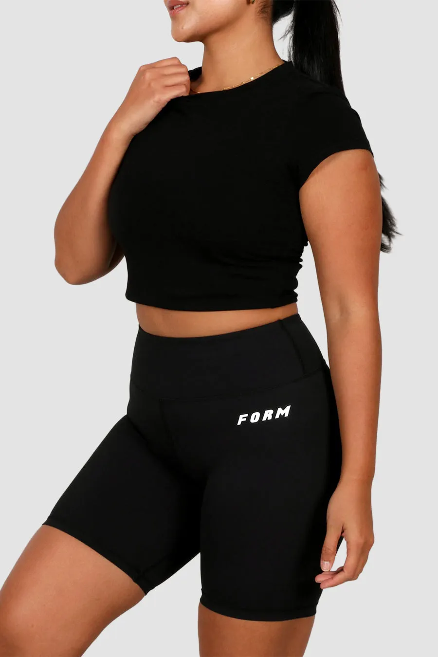 FORM BASE SHORT BLACK