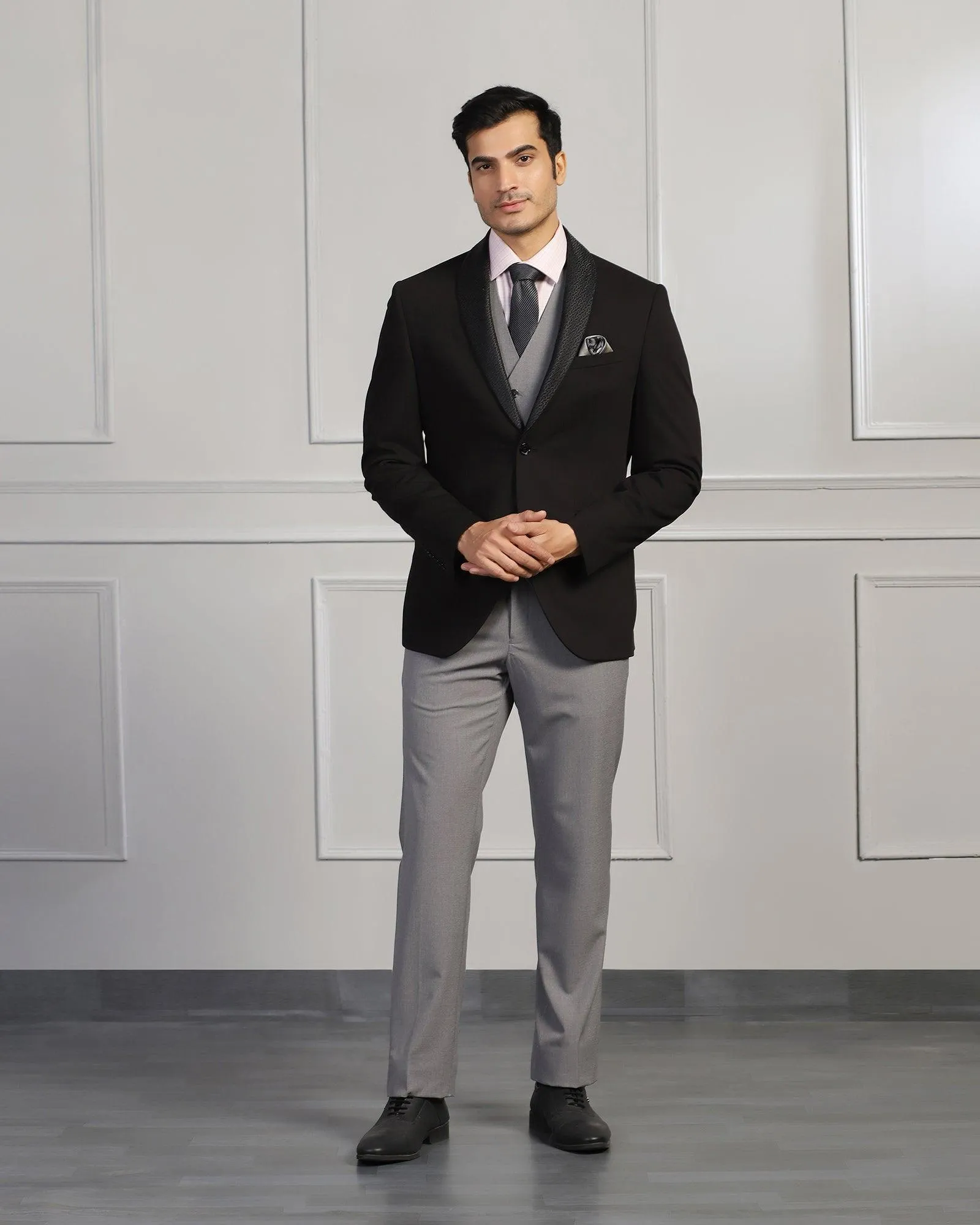 Multitude 6X Black Solid Formal Suit - Nova