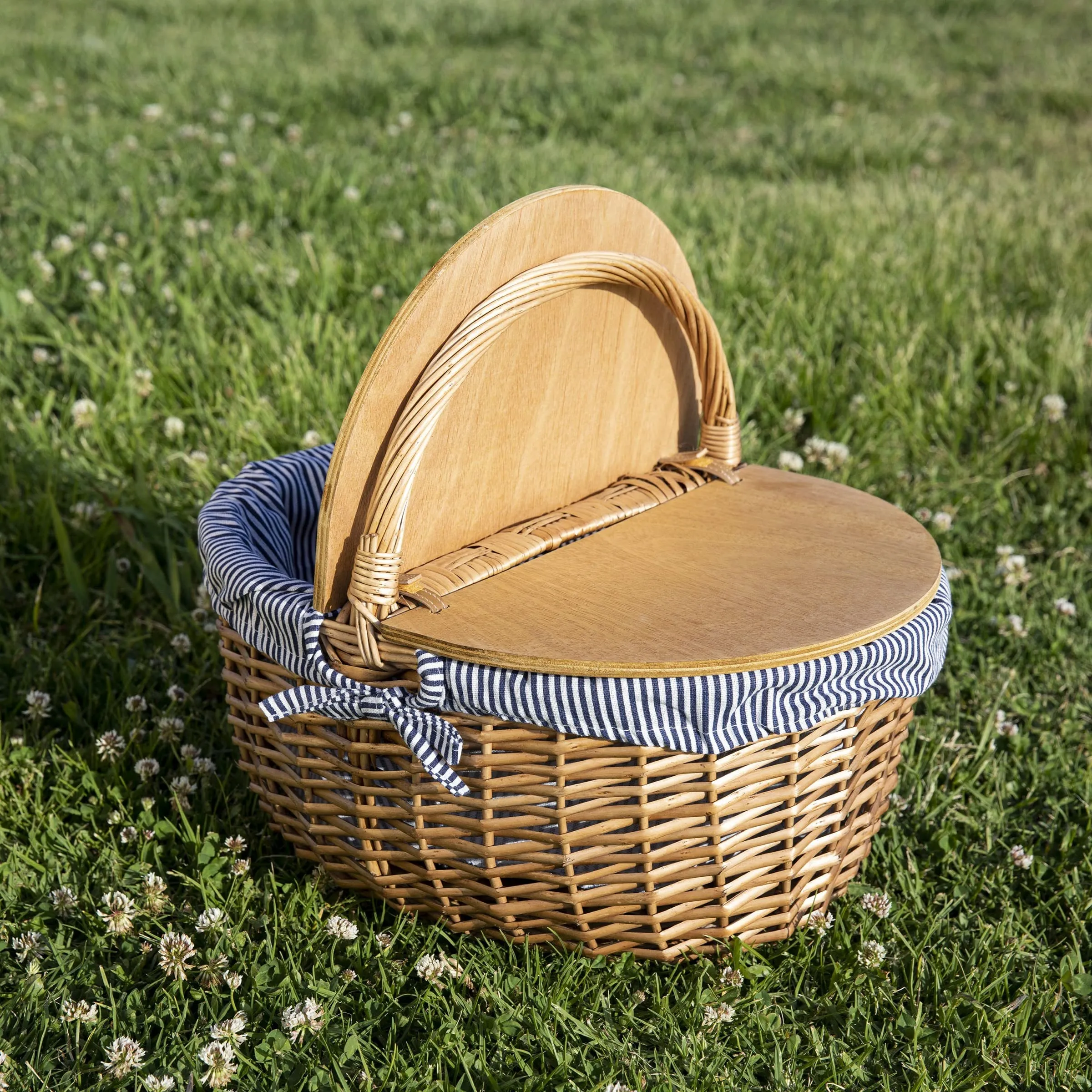 PICNIC TIME - Country Vintage Picnic Basket with Lid - Wicker Picnic Basket for 2, (Navy Blue & White Stripe)